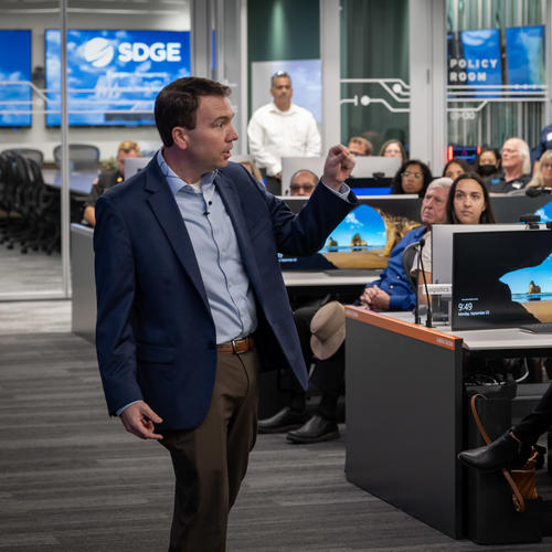 Image of male SDGE employee presenting at a community engagament tour.